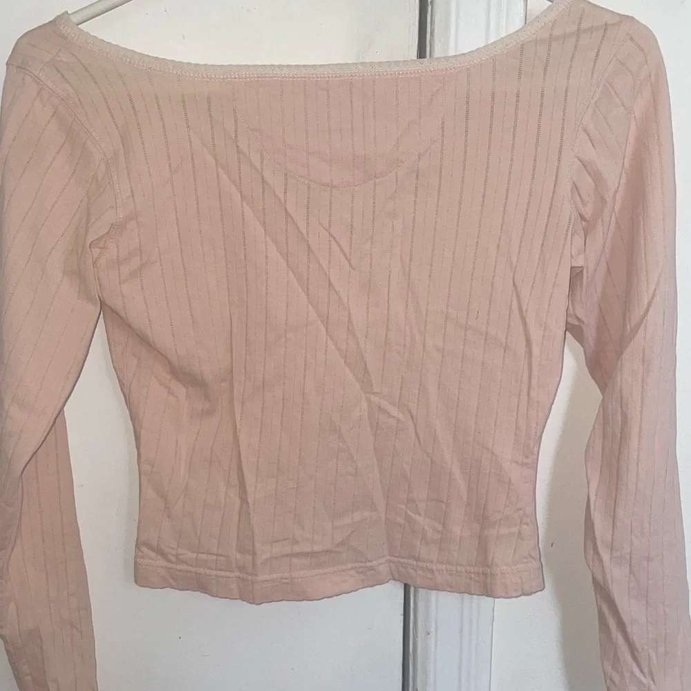 ♡ Light Pink Ribbed Button-Front Cropped Long Sleeve Top - Picture 3 of 3
